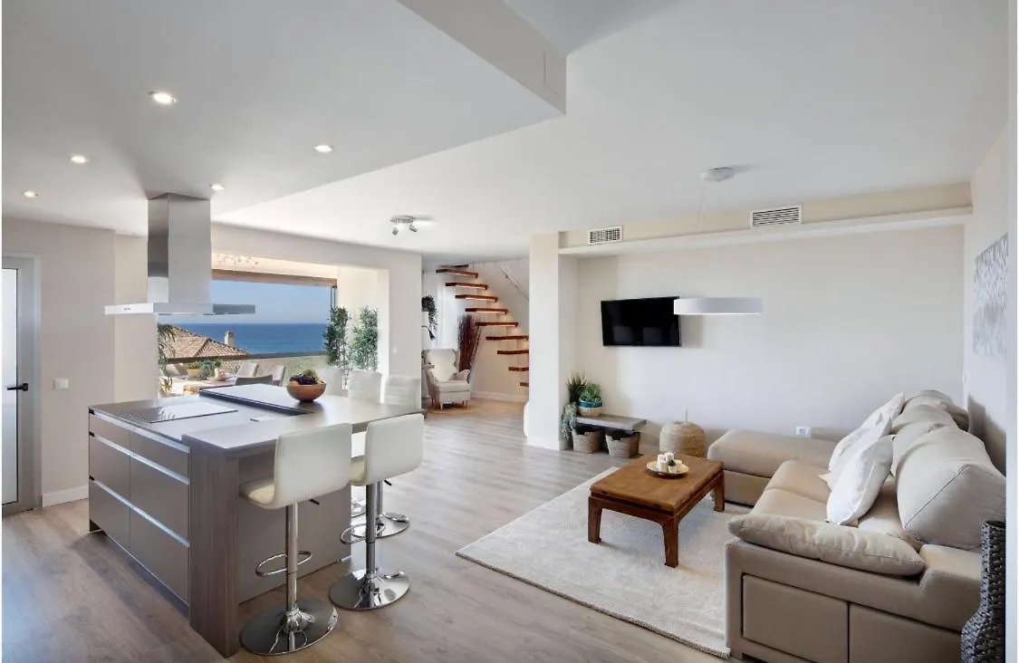 Amazing Duplex Next To The Beach In Marbellaアパートメント